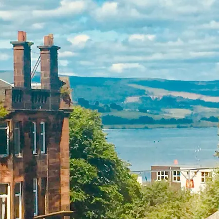 The Lion'S Den On Royal Street Apartment Gourock Exterior photo