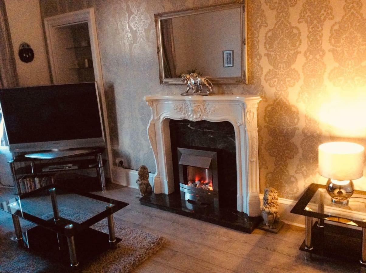 The Lion's Den On Royal Street Apartment Gourock