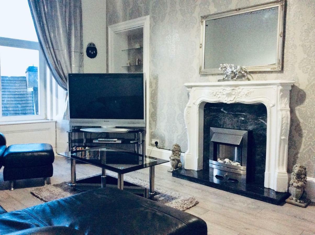 The Lion's Den On Royal Street Gourock