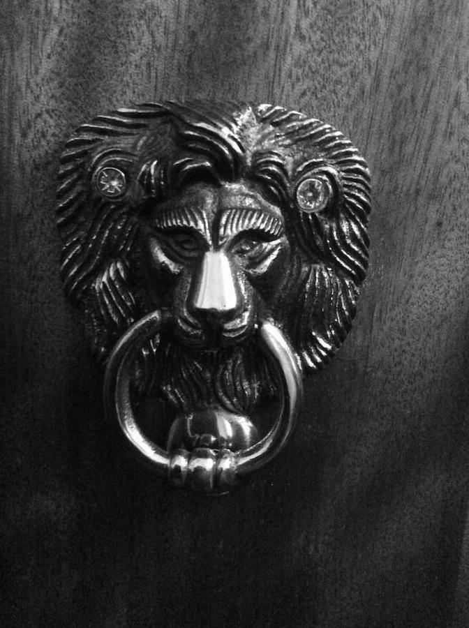 The Lion's Den On Royal Street * Gourock