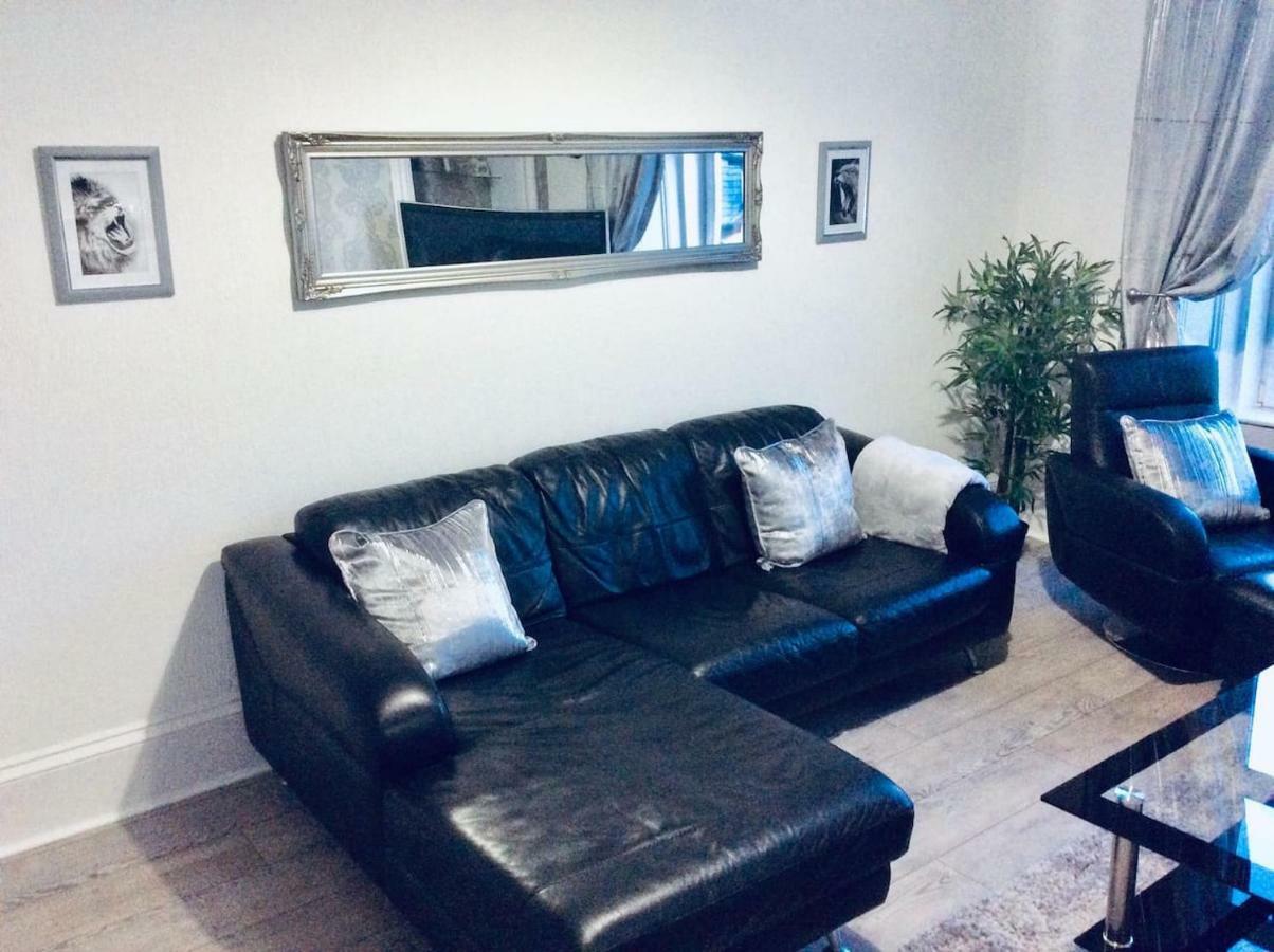 Apartment The Lion's Den On Royal Street *